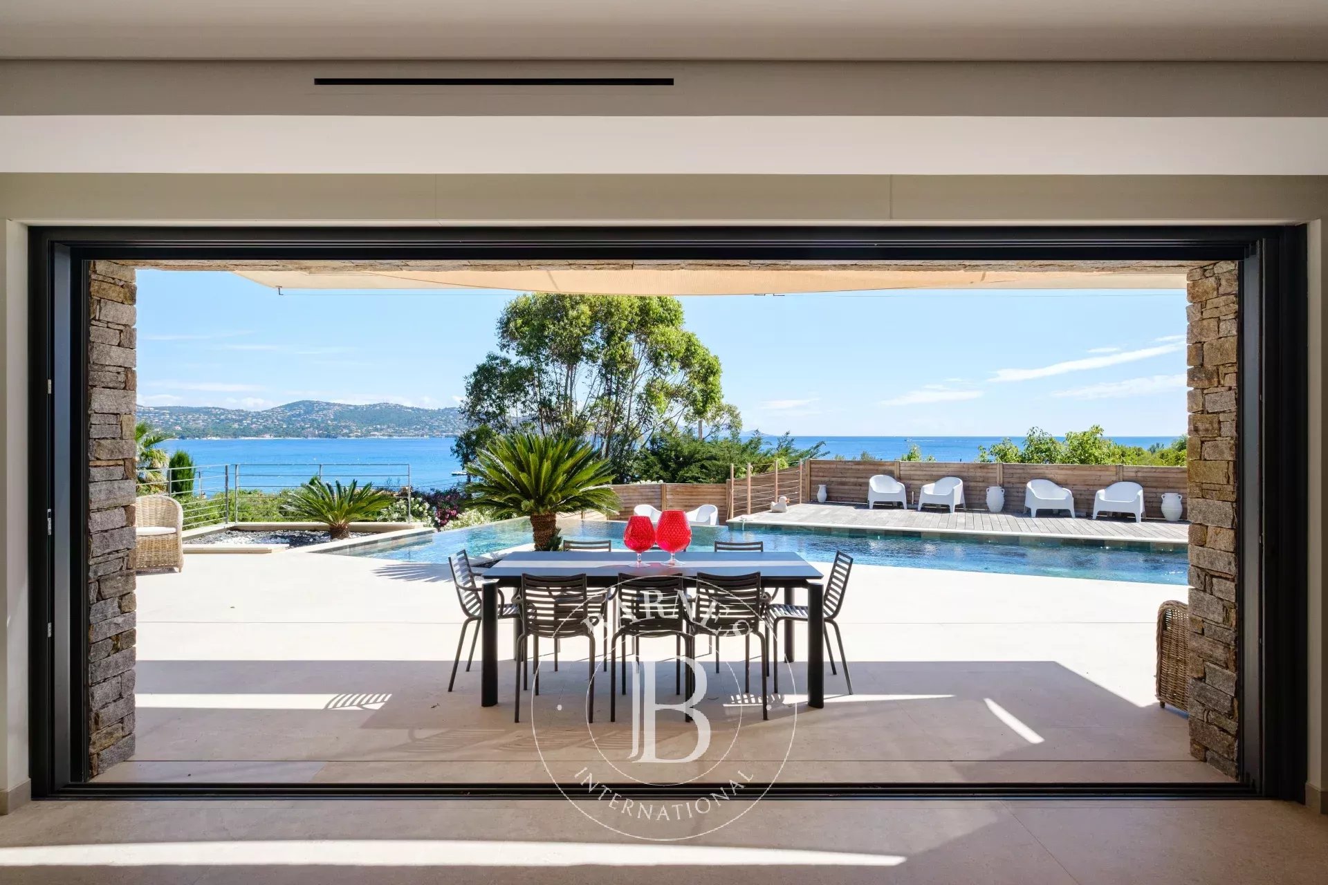 EXCLUSIVITÉ - SAINTE-MAXIME - VILLA  - 5 CH - PISCINE - VUE MER
