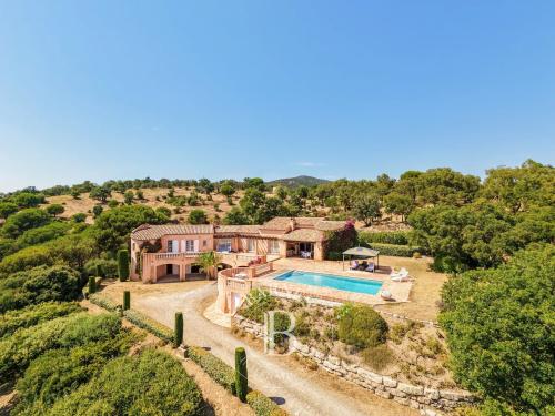 Sainte-Maxime – Domaine privé - Propriété de caractère avec piscine et vue mer panoramique