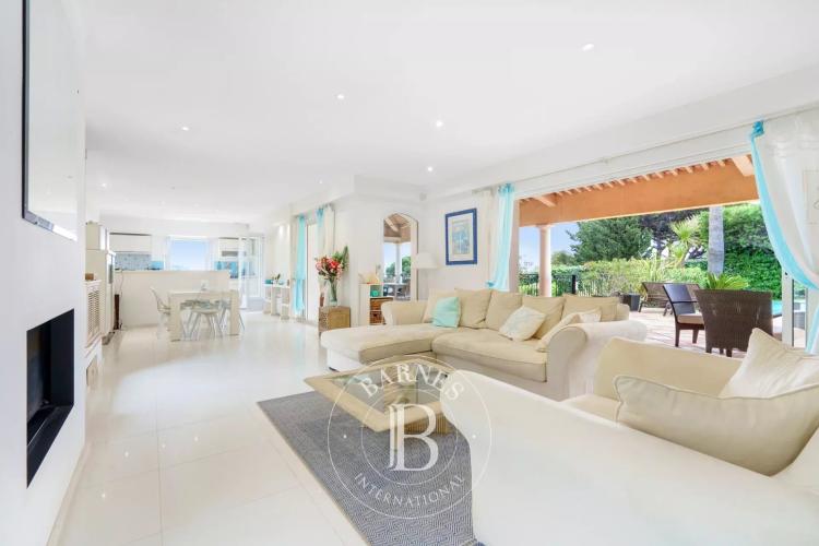 SAINTE-MAXIME - VILLA PROVENÇALE DE PLAIN-PIED - VUE MER & DOMAINE PRIVÉ