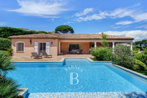 SAINTE-MAXIME - VILLA PROVENÇALE DE PLAIN-PIED - VUE MER & DOMAINE PRIVÉ