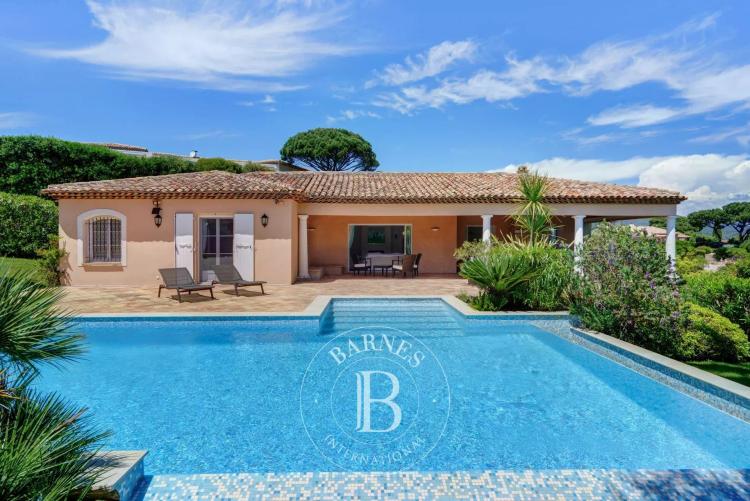 SAINTE-MAXIME - VILLA PROVENÇALE DE PLAIN-PIED - VUE MER & DOMAINE PRIVÉ