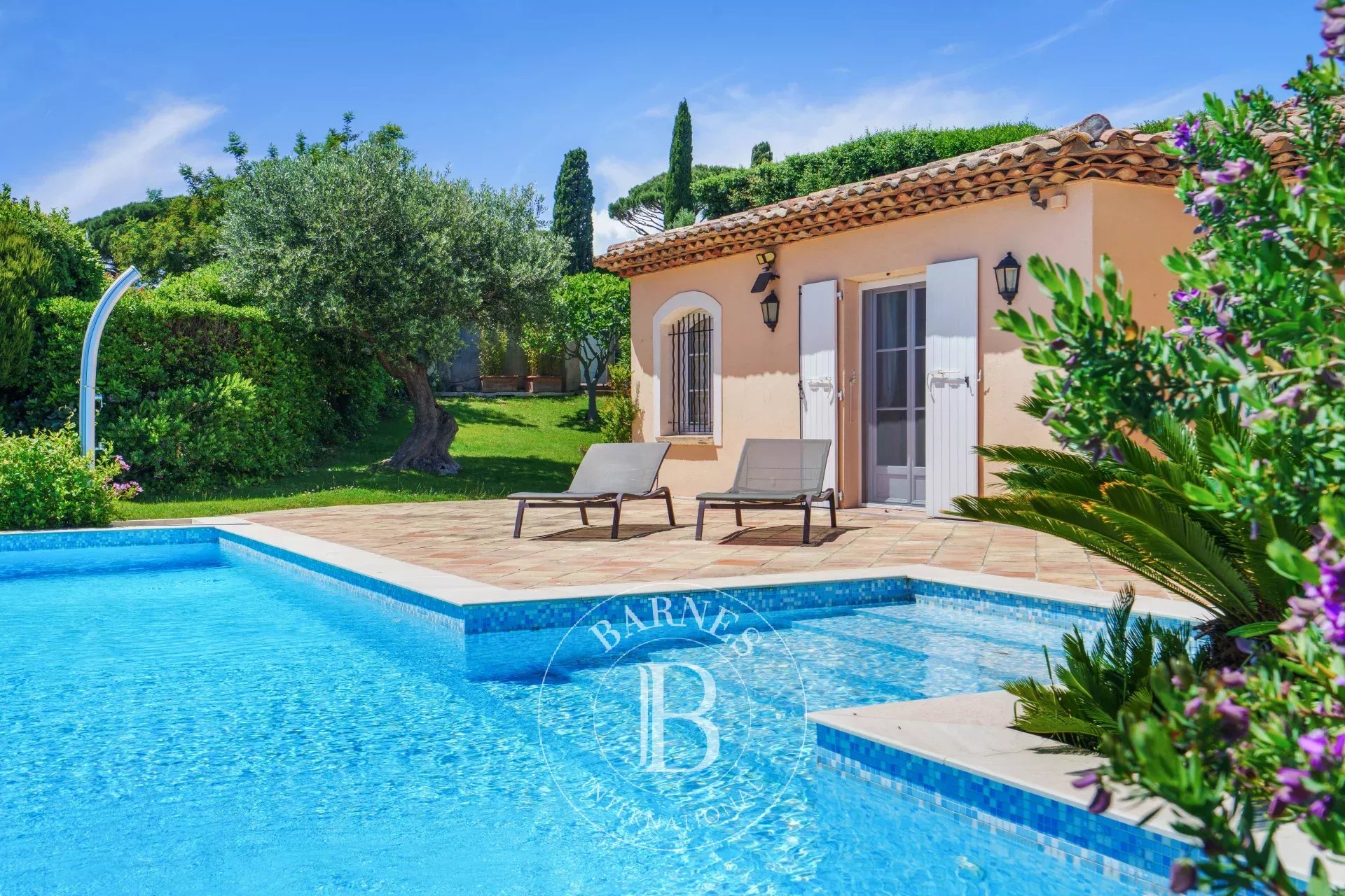 SAINTE-MAXIME - VILLA PROVENÇALE DE PLAIN-PIED - VUE MER & DOMAINE PRIVÉ