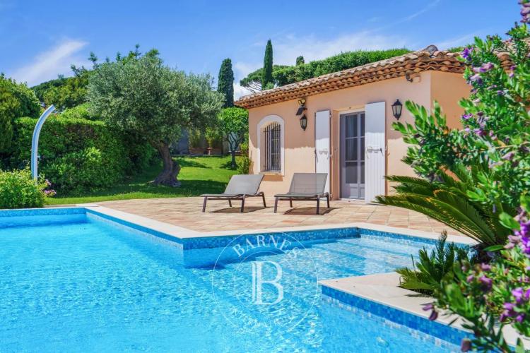 SAINTE-MAXIME - VILLA PROVENÇALE DE PLAIN-PIED - VUE MER & DOMAINE PRIVÉ