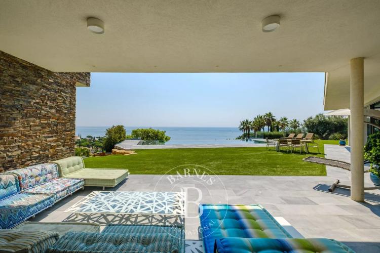 SAINTE-MAXIME – Domaine privé, Villa contemporaine, vue mer panoramique